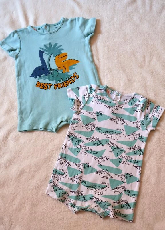 Lote 2 pijaminhas/Rompers dinossauros